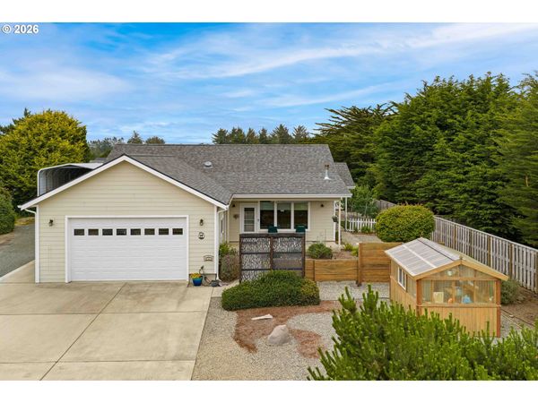 691 SEABIRD DR, Bandon, OR 97411