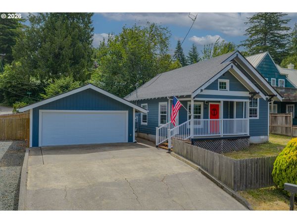 180 N JOHNSON ST, Coquille, OR 97423