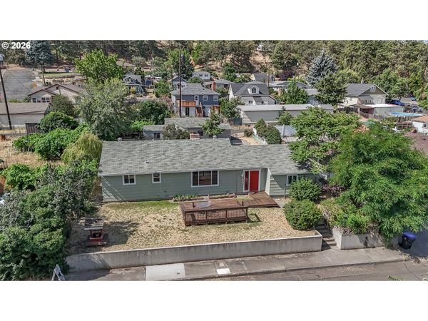 214 E 13TH ST, The Dalles, OR 97058