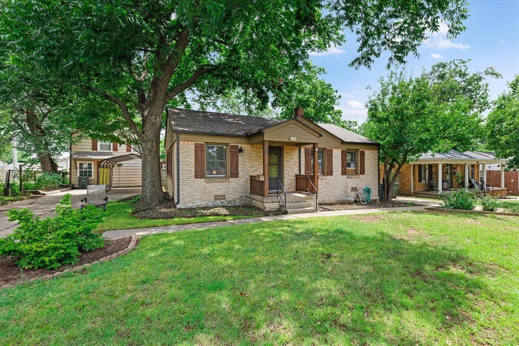 208 E 7th Street, Edmond, OK 73034 Main Photo
