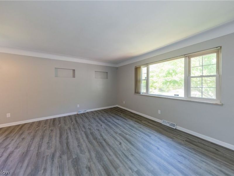 4685 Birchwood Road, Garfield Heights, OH 44125 Photo 8