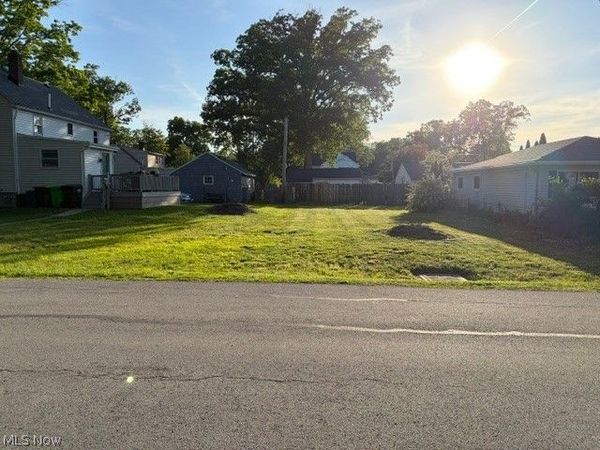 206 Oakwood Drive , Avon Lake, OH 44012