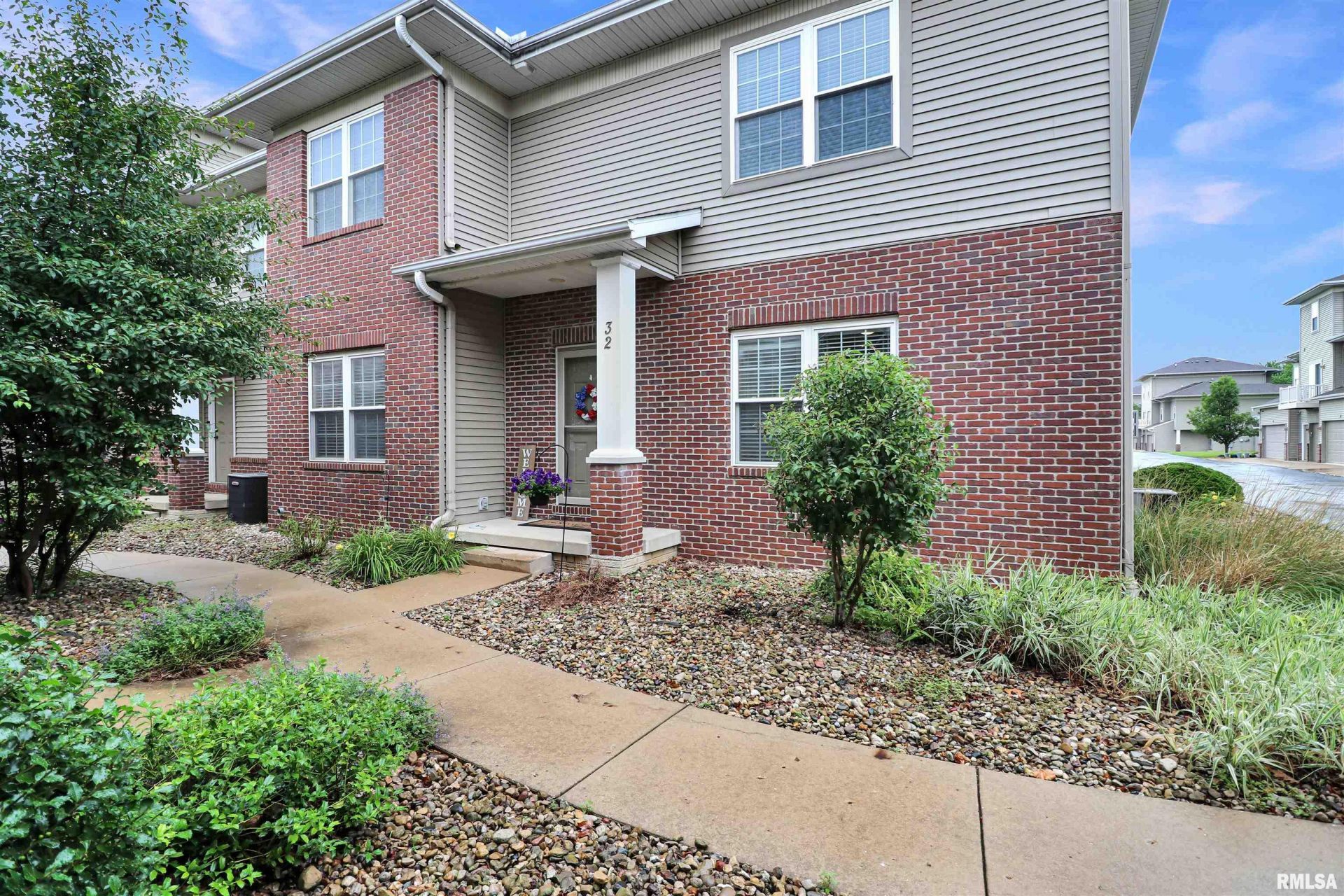 11217 N Oakwood Drive, Unit 32, Peoria, IL 61615 Main Photo