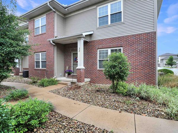 11217 N OAKWOOD Drive, Unit 32, Peoria, IL 61615
