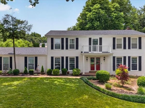 1609 Featherstone Drive, Town and Country, MO 63131