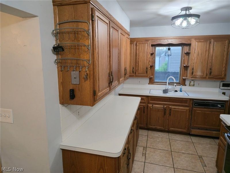 1853 Evergreen Avenue, Akron, OH 44301 Photo 10