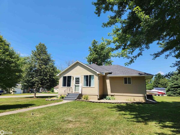 414 2Nd Street NE, Britt, IA 50423