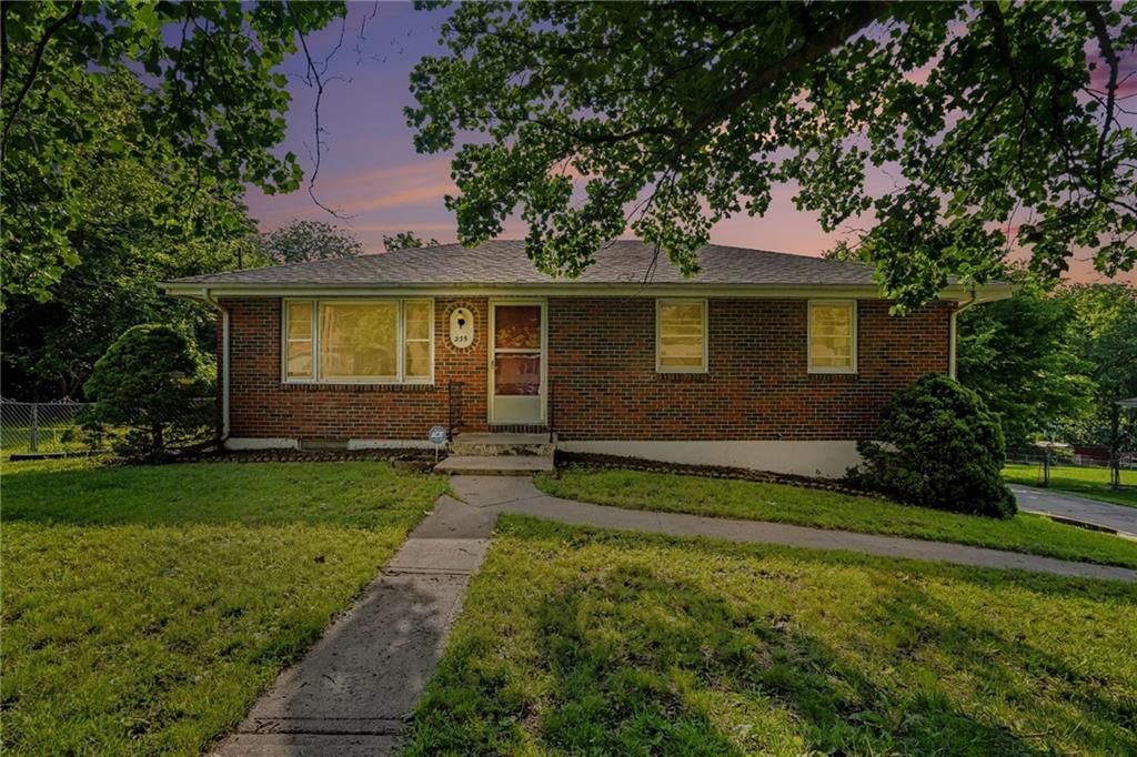 235 N Eugene Field Road, Claycomo, MO 64119 Main Photo
