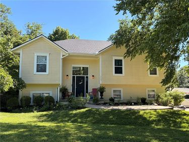 5503 NW Raintree Drive, Parkville, MO 64152