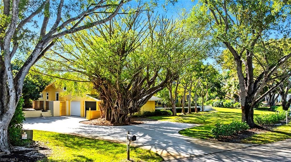 586 Yucca Rd , Naples, FL 34102 Photo