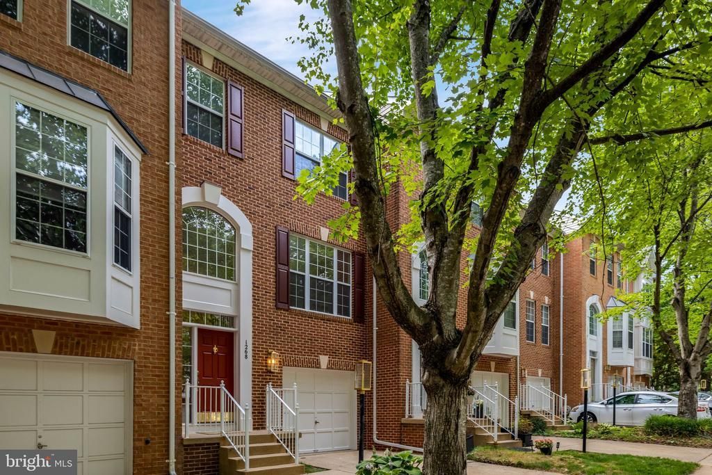 1268 Wild Hawthorn Way, Reston, VA 20194 Main Photo