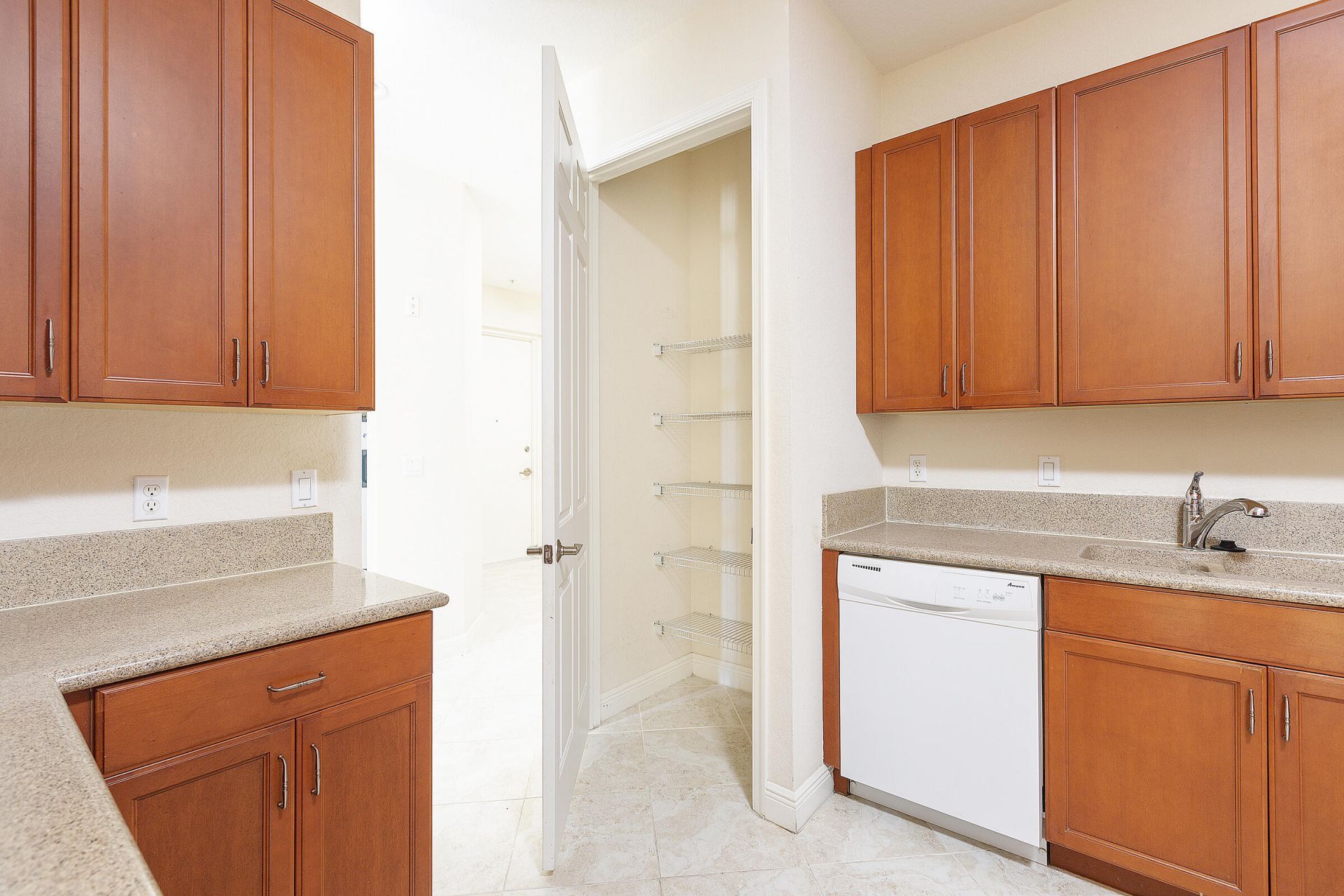 6807 Lakeside Circle N, Unit 102-1, Davie, FL 33314 Photo