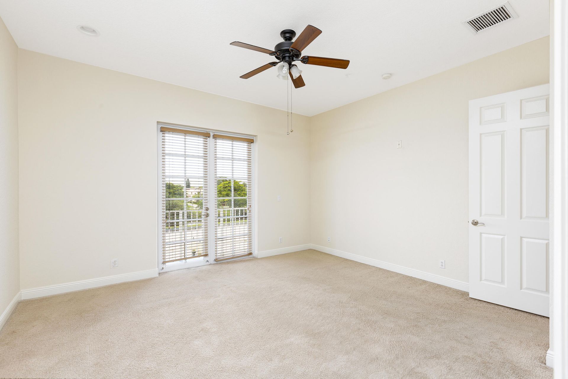 6807 Lakeside Circle N, Unit 102-1, Davie, FL 33314 Photo