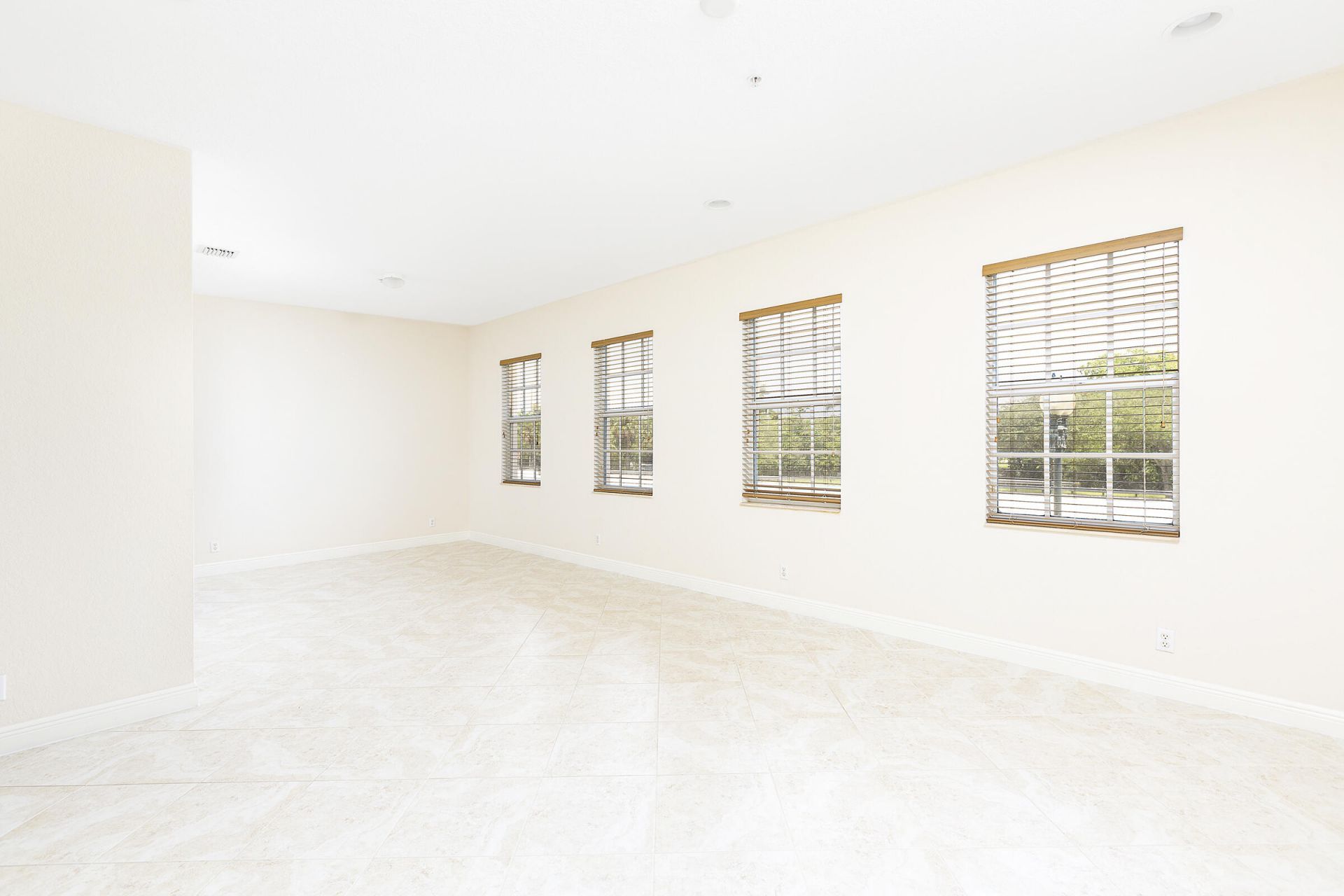 6807 Lakeside Circle N, Unit 102-1, Davie, FL 33314 Photo