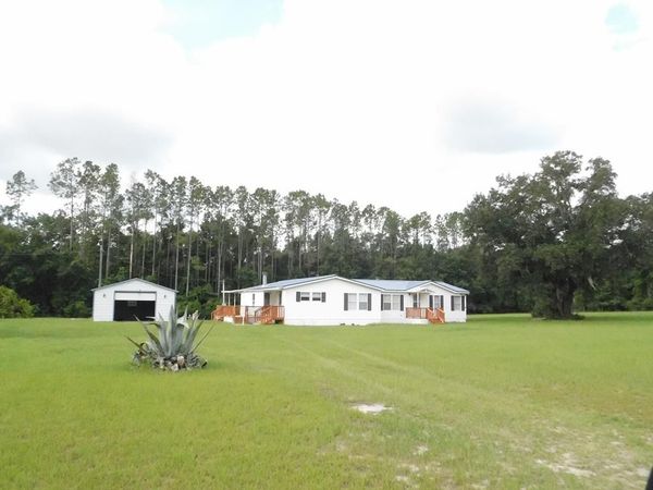 5571 39th St, Trenton, FL 32693