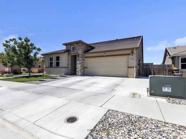 1893 Summit Dr, Los Banos, CA 93635