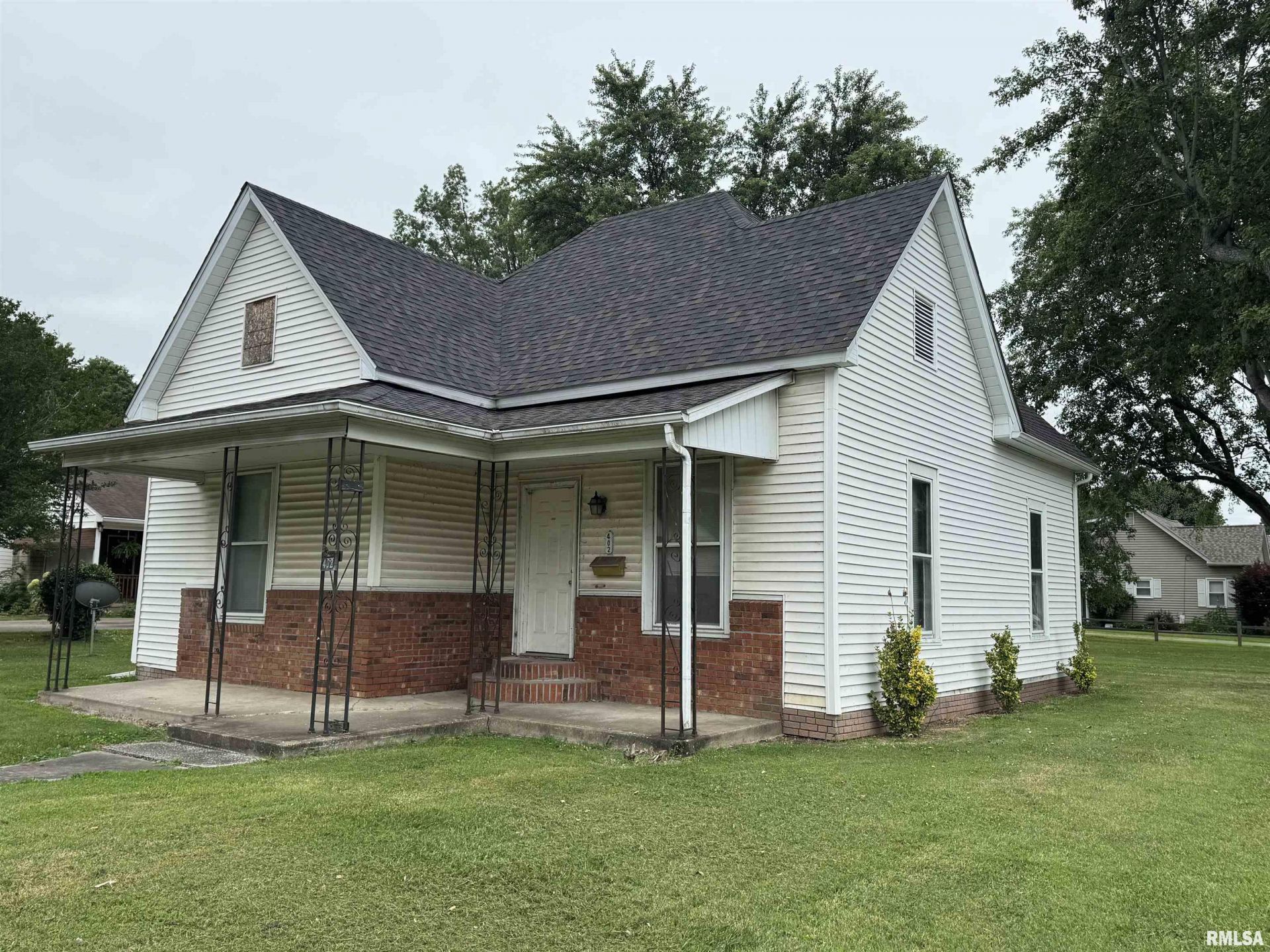 402 S Bentley Street, Marion, IL 62959 Main Photo