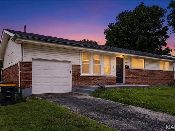 9811 Portage Drive , St Louis, MO 63136