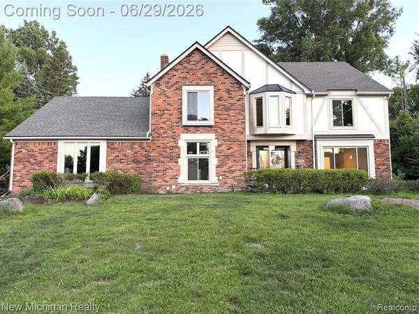 650 Deerfield Court , Rochester Hills, MI 48309