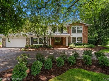 4525 Valleyview Drive, West Bloomfield Twp, MI 48323