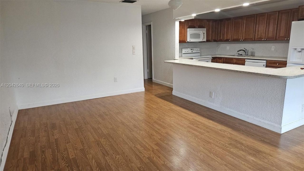 8555 NW 10th St, Unit B106, Plantation, FL 33322 Photo