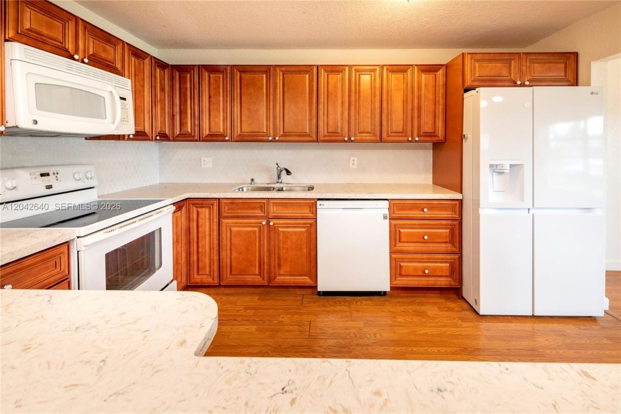 8555 NW 10th St, Unit B106, Plantation, FL 33322 Photo