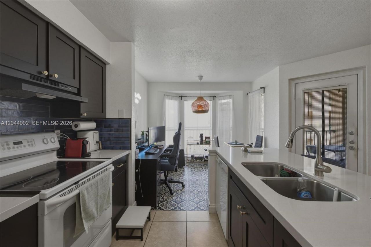 977 Riverside Dr, Unit 220, Coral Springs, FL 33071 Photo