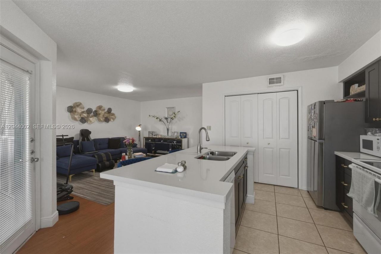 977 Riverside Dr, Unit 220, Coral Springs, FL 33071 Photo