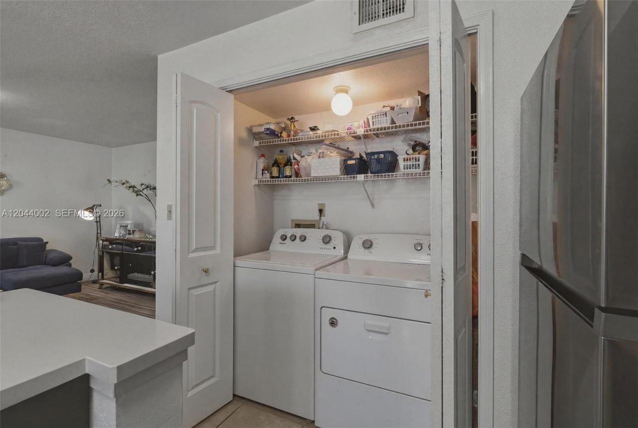 977 Riverside Dr, Unit 220, Coral Springs, FL 33071 Photo