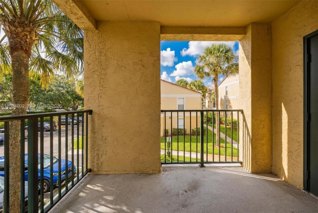 977 Riverside Dr, Unit 220, Coral Springs, FL 33071 Photo