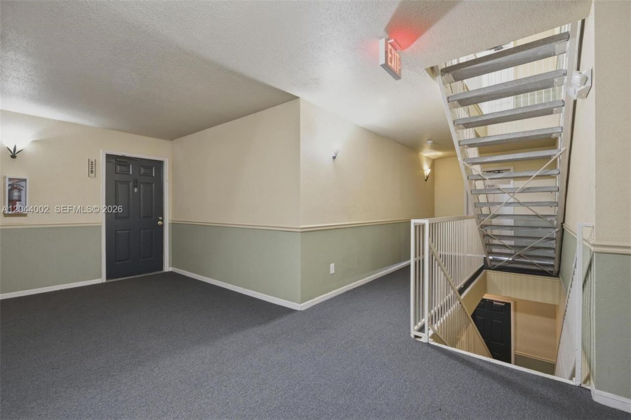 977 Riverside Dr, Unit 220, Coral Springs, FL 33071 Photo