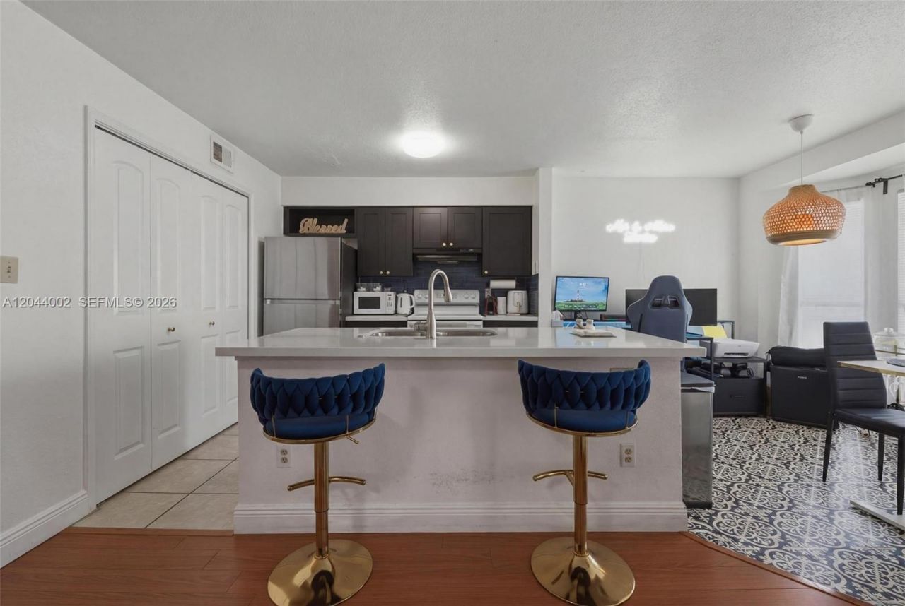 977 Riverside Dr, Unit 220, Coral Springs, FL 33071 Photo