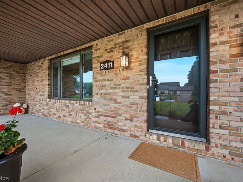 2411 Sucrose Drive, Green, OH 44312 Photo 2