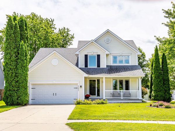 9392 Lake Drive , West Des Moines, IA 50266