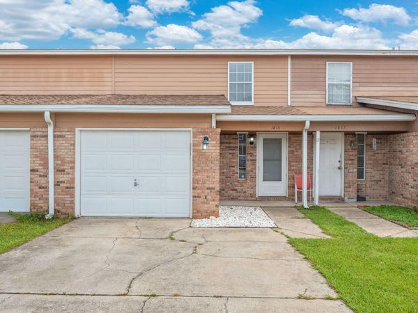 1815 Whispering Oaks Lane, Fort Walton Beach, FL 32547