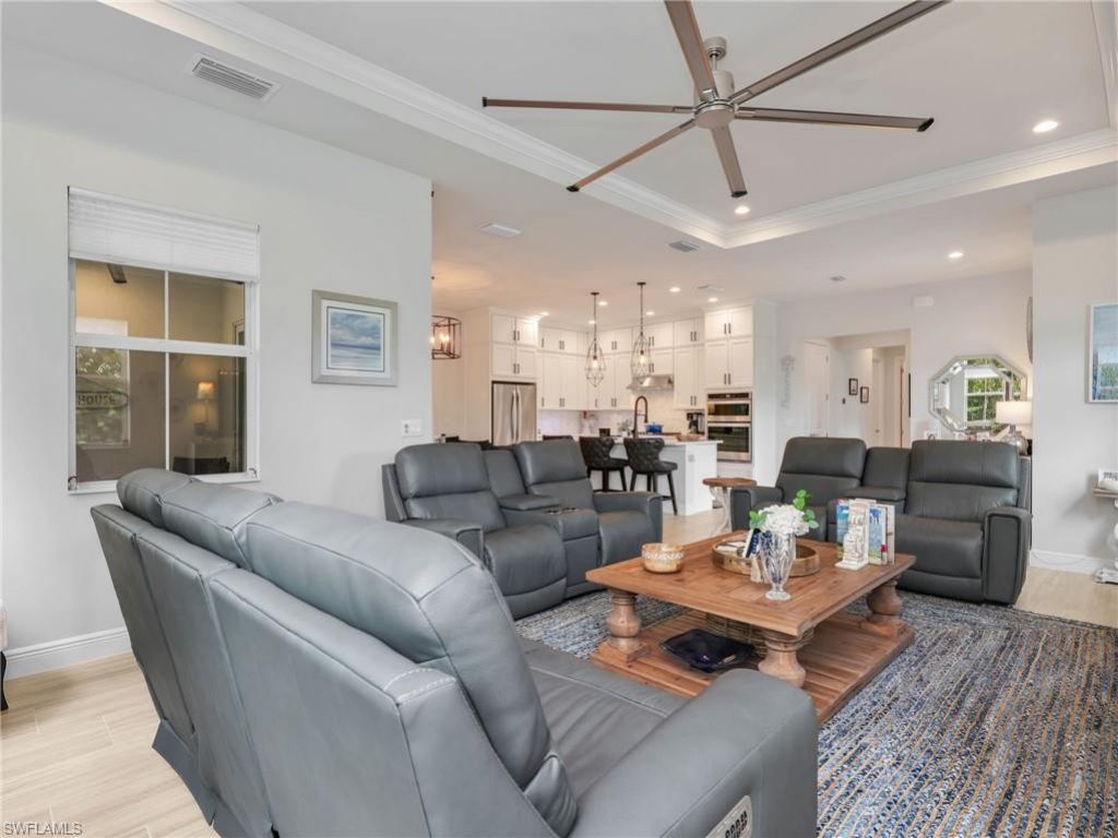 8958 Saint Lucia Dr, Naples, FL 34114 Photo