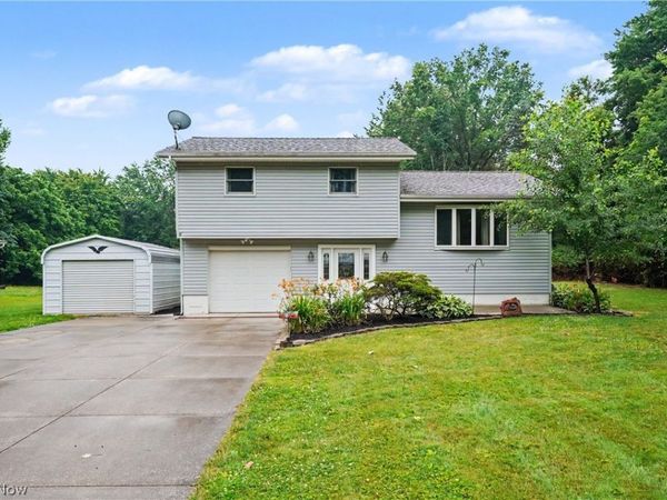 2704 Lyman Drive, New Franklin, OH 44216