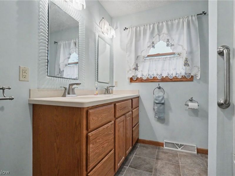 2704 Lyman Drive, New Franklin, OH 44216 Photo 19
