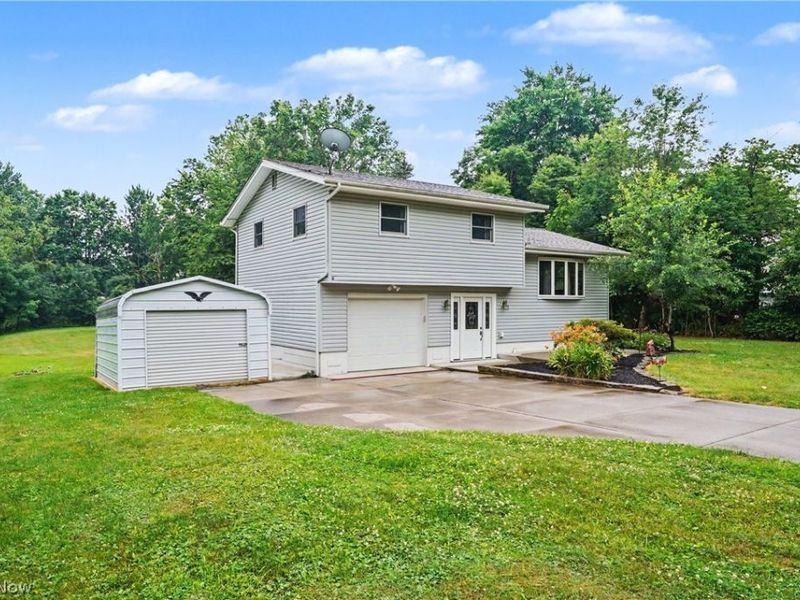 2704 Lyman Drive, New Franklin, OH 44216 Photo 2