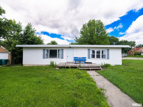 627 E FORT Street, Farmington, IL 61531
