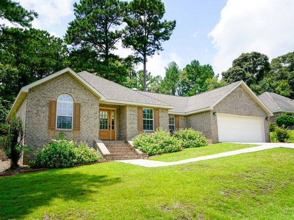 7 Yorktown Point, Petal, MS 39465