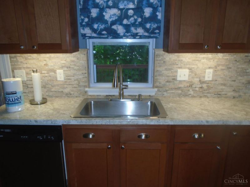 74 W Persimmon Drive, Hamilton, OH 45013 Photo 13