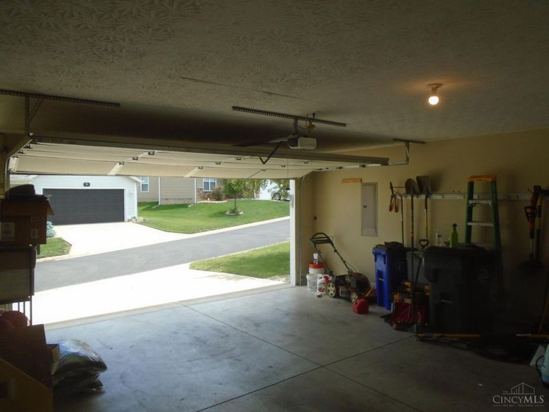 74 W Persimmon Drive, Hamilton, OH 45013 Photo 20
