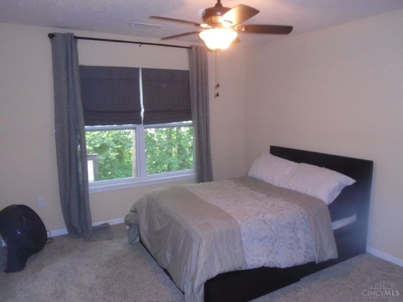 74 W Persimmon Drive, Hamilton, OH 45013 Photo 24