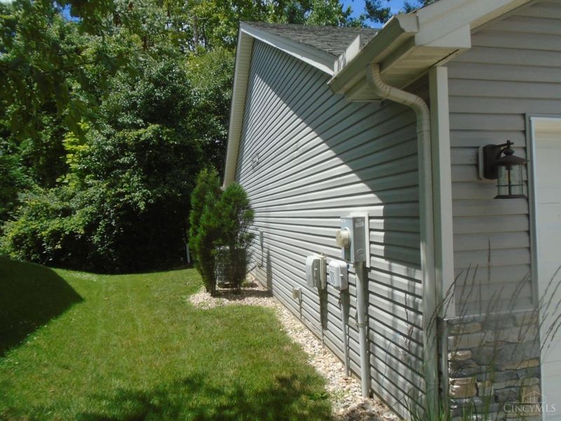 74 W Persimmon Drive, Hamilton, OH 45013 Photo 4