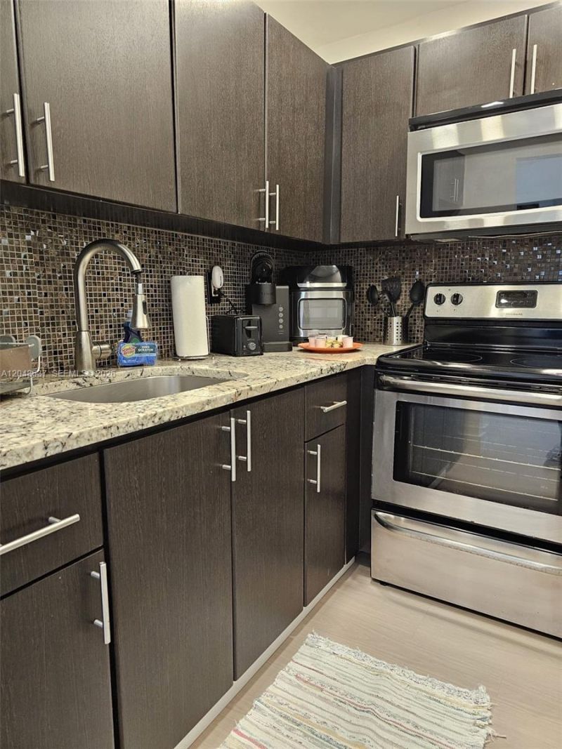 750 Collins Ave, Unit 306, Miami Beach, FL 33139 Photo