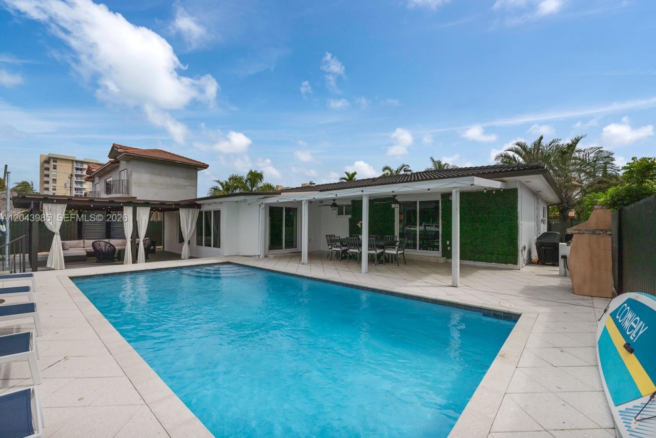 13200 Ortega Ln, North Miami, FL 33181 Photo