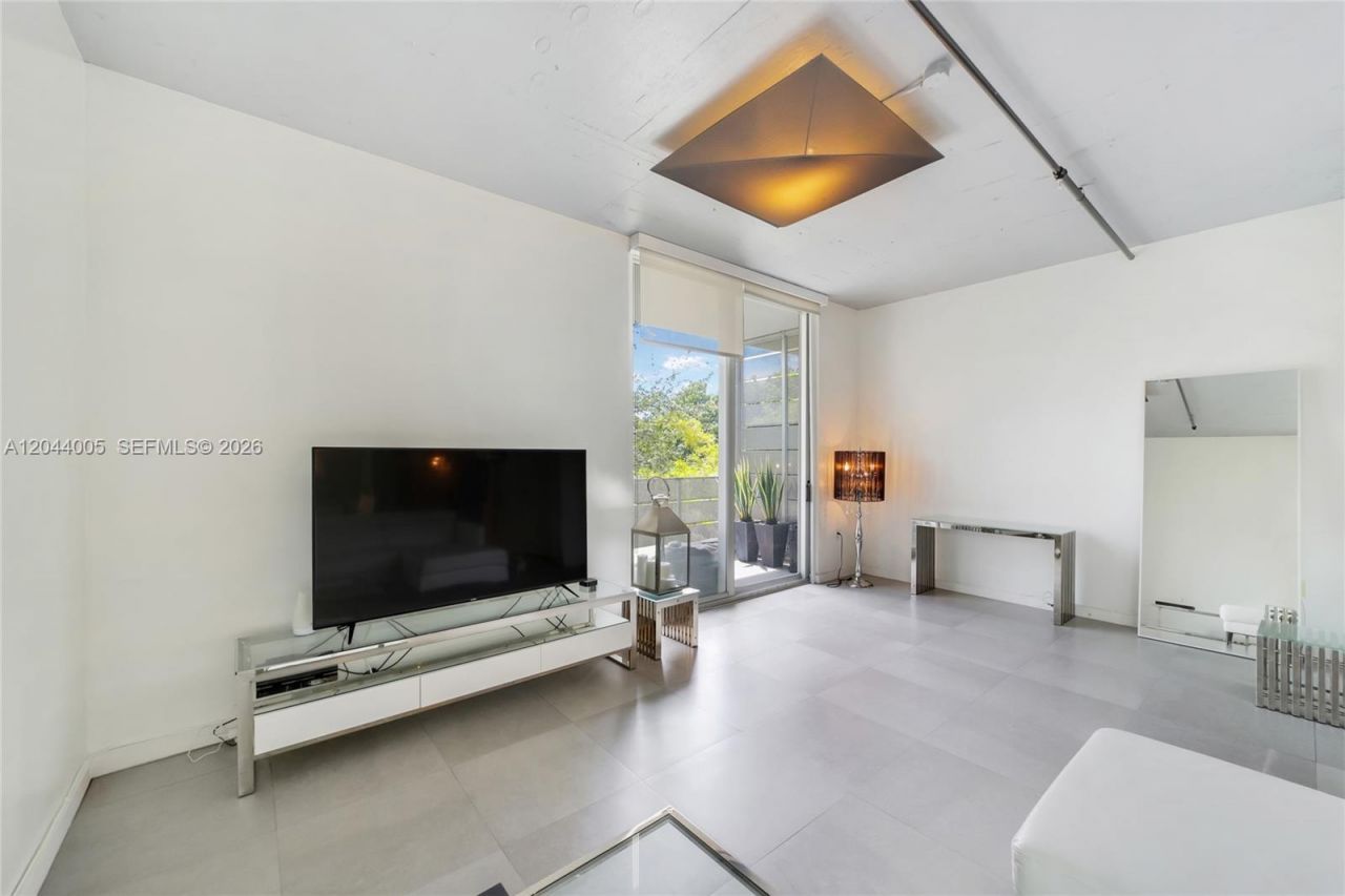 1700 Meridian Ave, Unit 310, Miami Beach, FL 33139 Photo