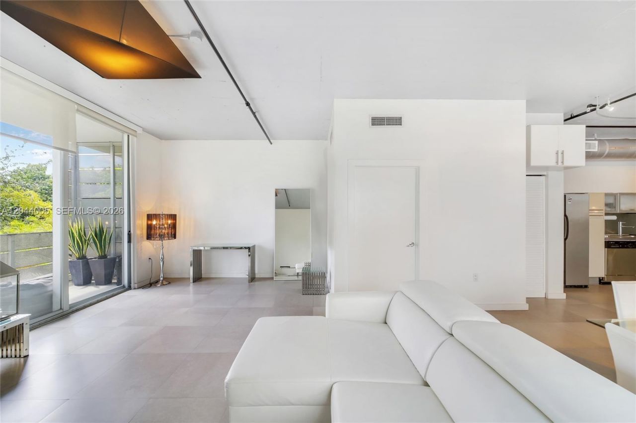 1700 Meridian Ave, Unit 310, Miami Beach, FL 33139 Photo