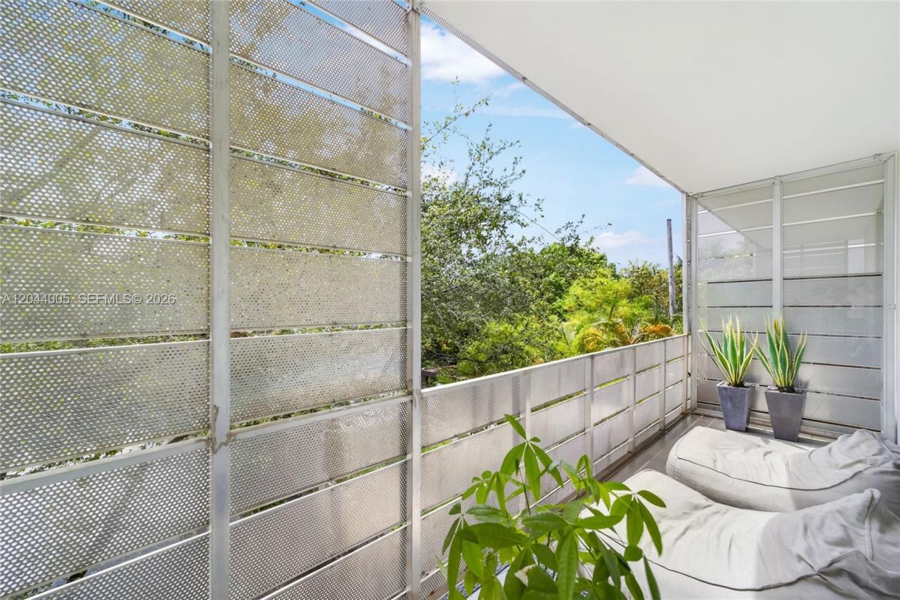 1700 Meridian Ave, Unit 310, Miami Beach, FL 33139 Photo